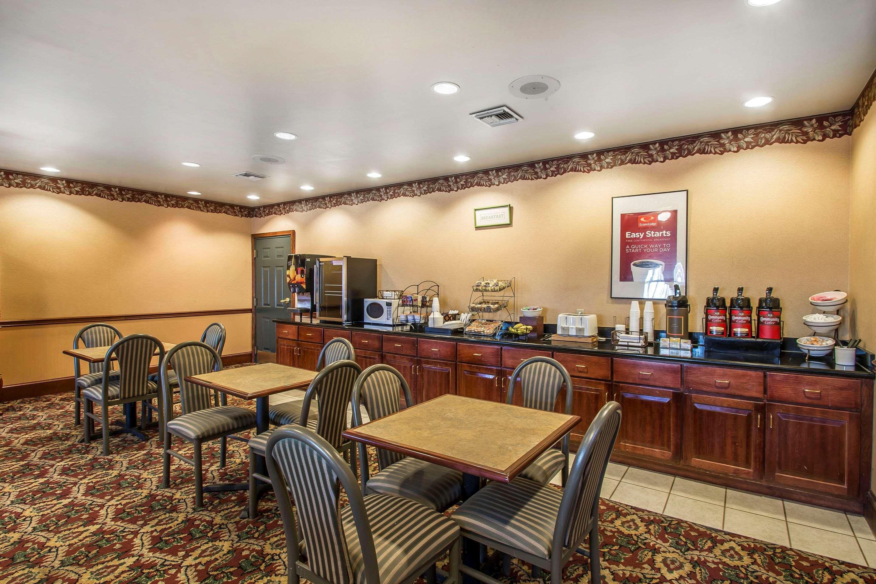Econo Lodge Inn & Suites Marianna Exterior photo