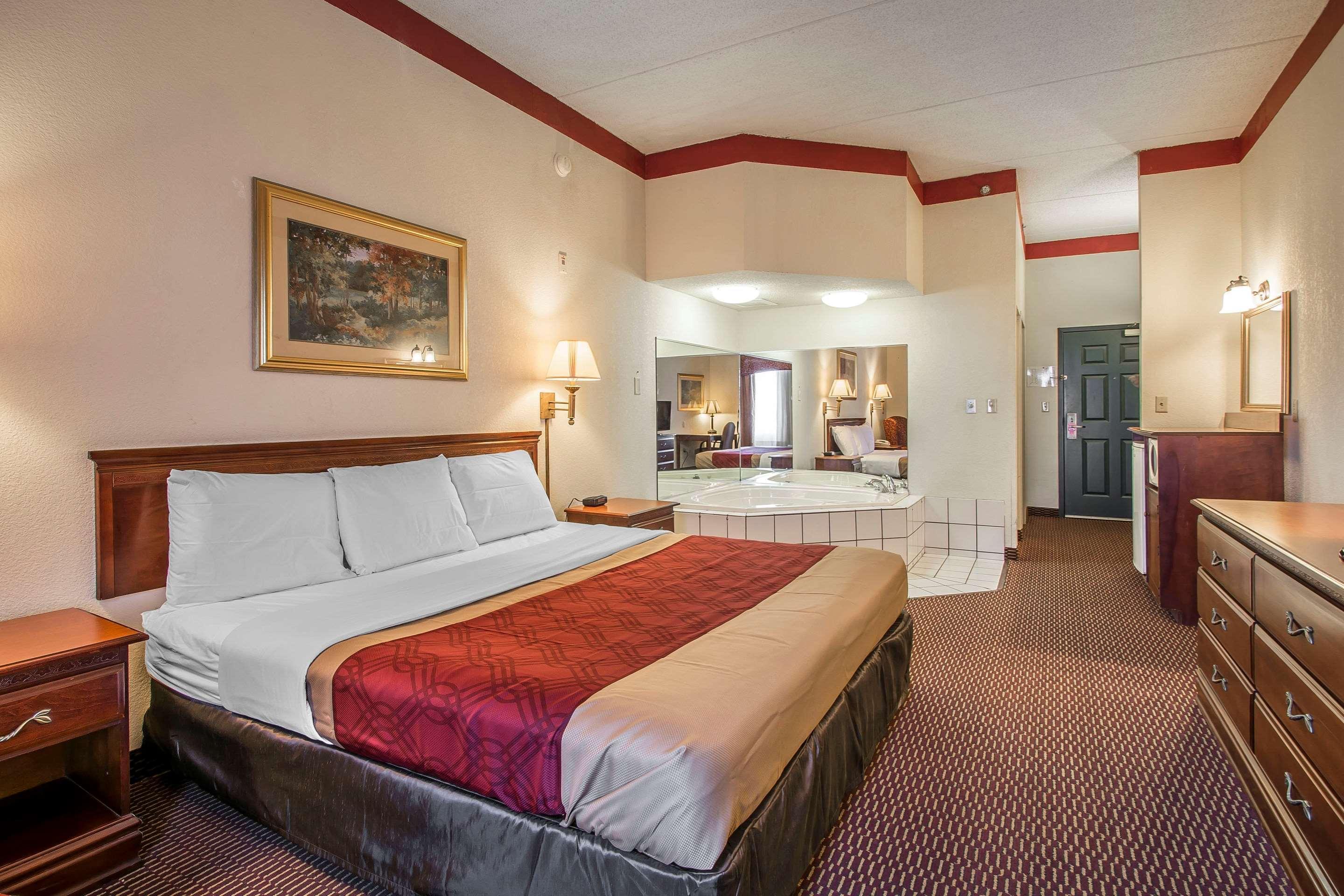 Econo Lodge Inn & Suites Marianna Exterior photo