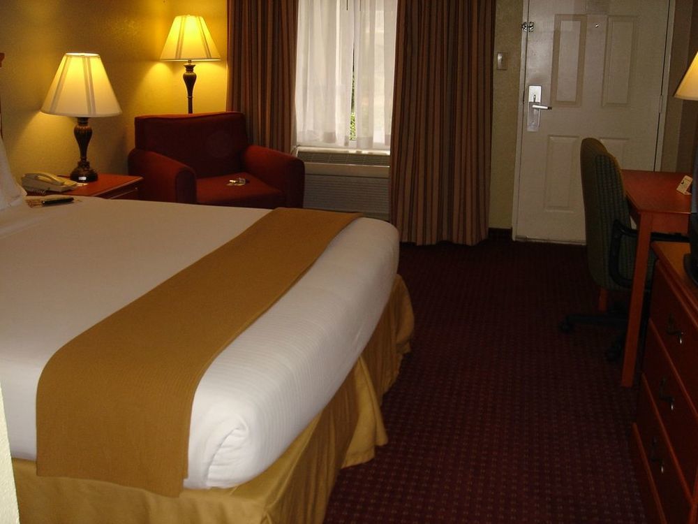 Econo Lodge Inn & Suites Marianna Room photo