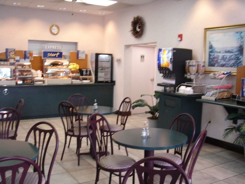 Econo Lodge Inn & Suites Marianna Restaurant photo